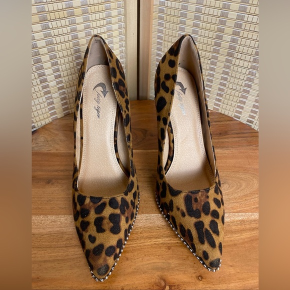 🔶Leopard Faux Suede Ball Studded Trim Pointy Toe High Heels Size 7 - Picture 2 of 7